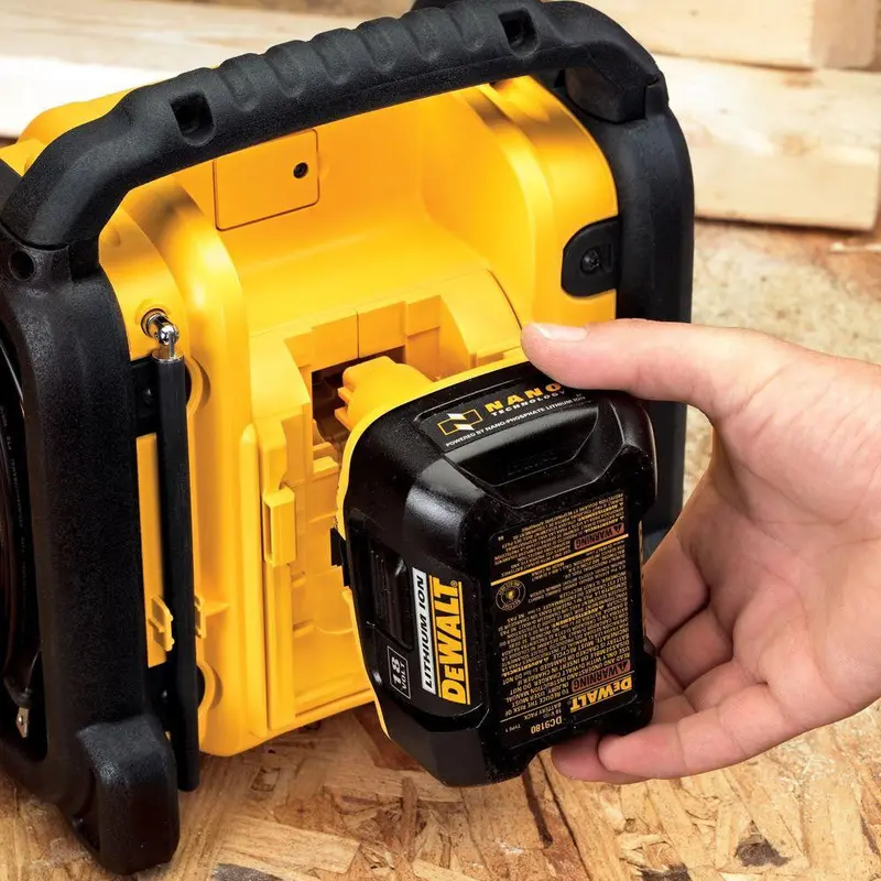 2025 20-Volt MAX Compact Worksites Radio – Corded/Cordless Dual-Power Option