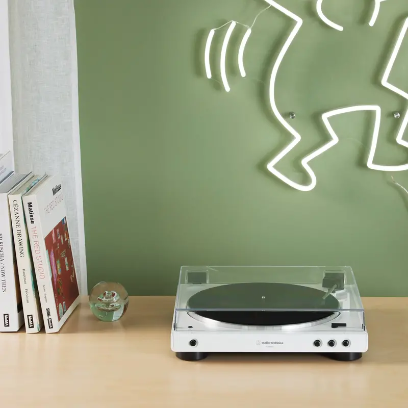 Audio-Technica AT-LP60XBT-WW Fully Automatic Bluetooth Turntable with Built-in Phono Preamp