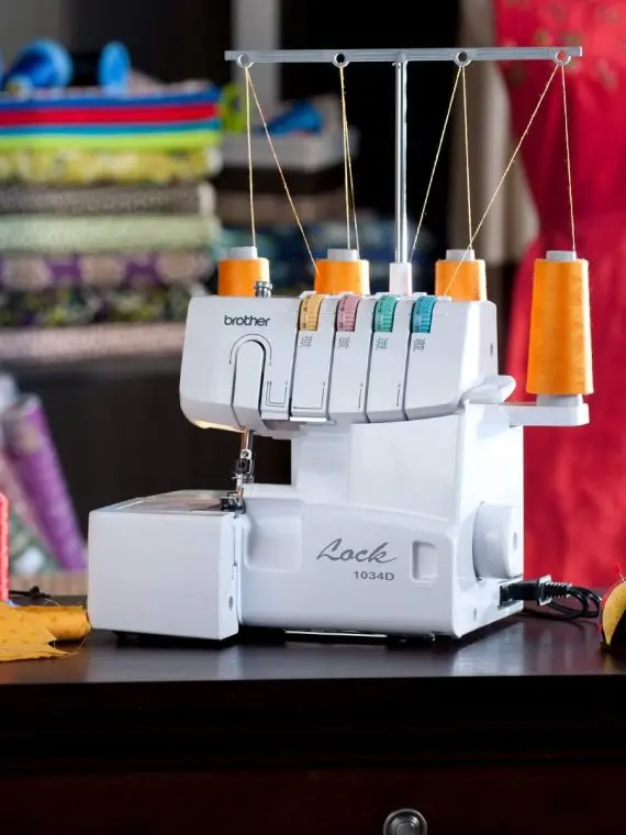 Heavy-Duty 1300 SPM Serger Machine – Metal Frame Overlocker with Trim Catcher & 3 Accessory Feet