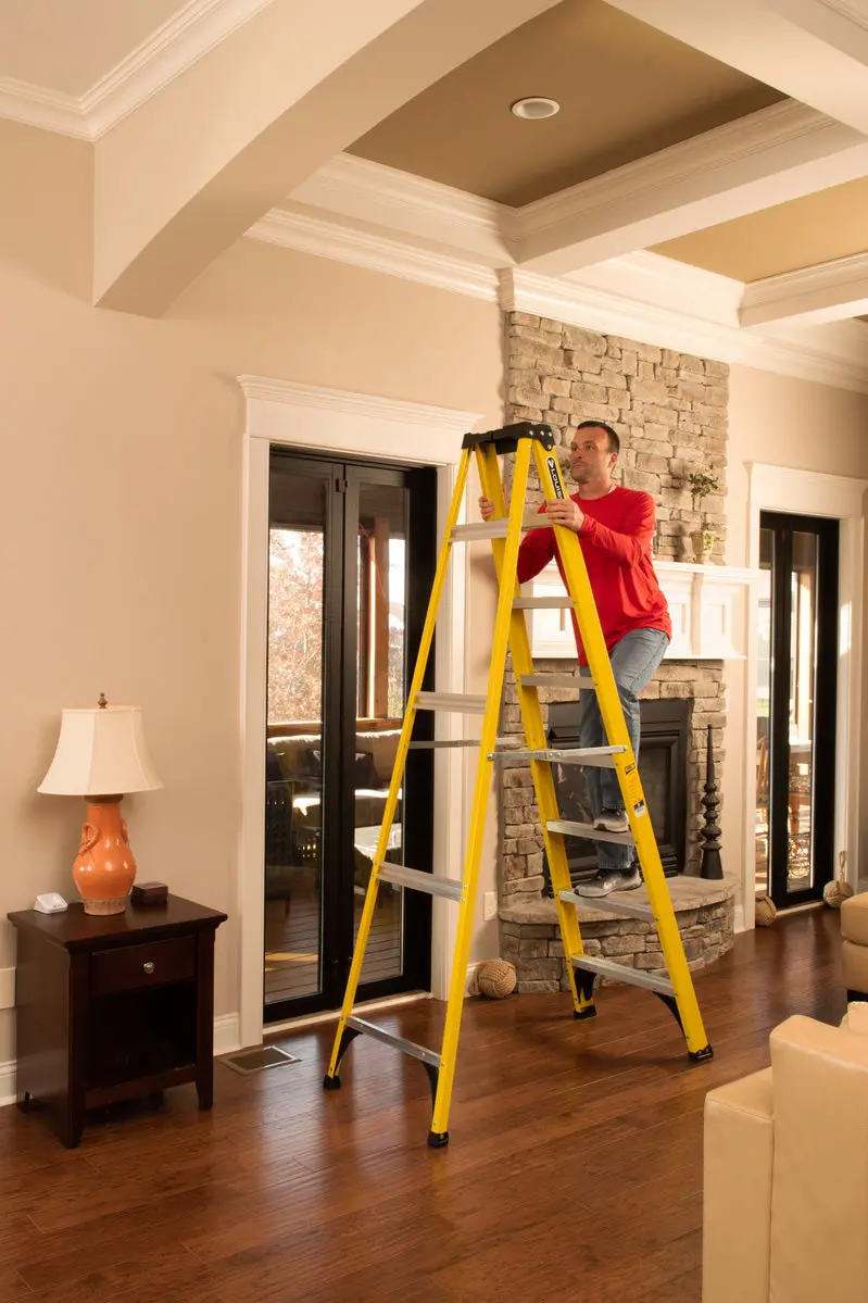 Louisville Fiberglass Step Ladder – 8-Foot Height, 250 lb Load Rating (W-3118-08)
