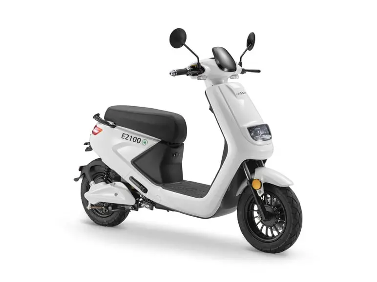 Luxxon E2100 Electric Scooter – 2000W Motor, Up to 45 km/h, 71 km Range
