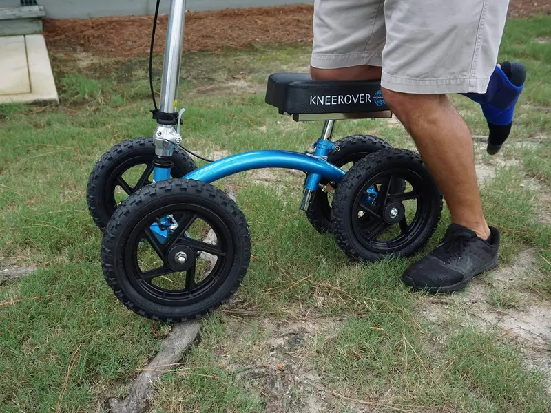 New KneeRover Quad Knee Walker – All-Terrain Mobility Scooter in Metallic Blue 2