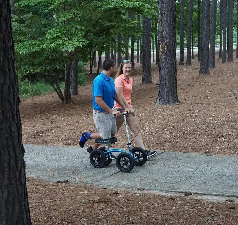 New KneeRover Quad Knee Walker – All-Terrain Mobility Scooter in Metallic Blue