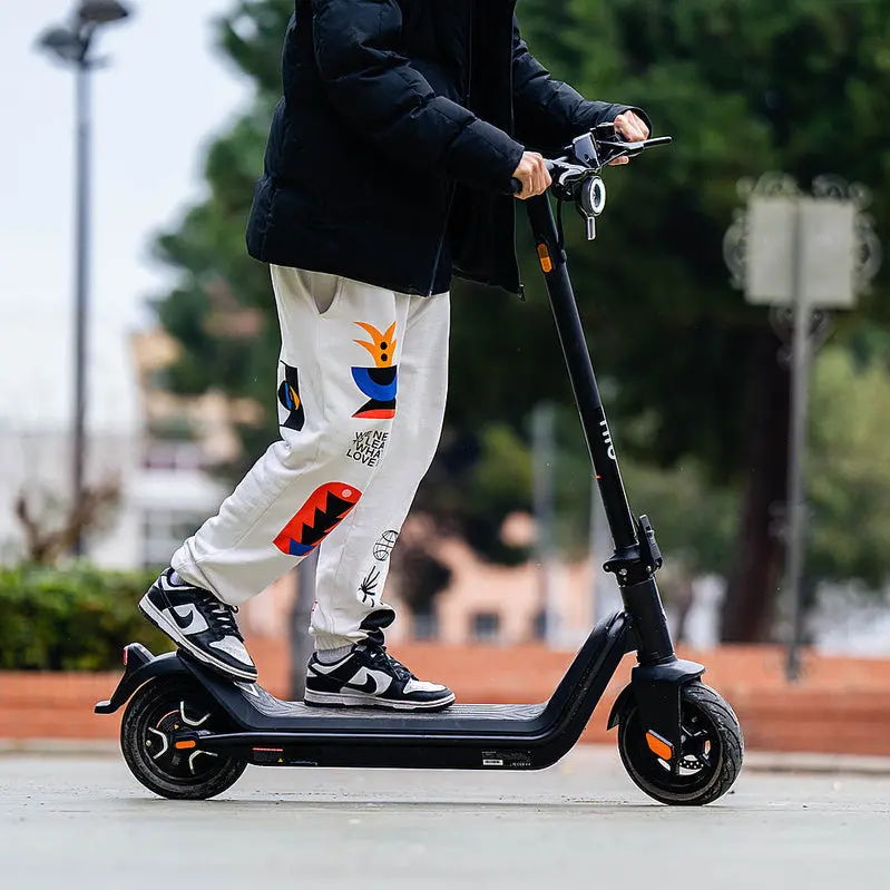 NIU KQi3 Pro Foldable E-Scooter – 31-Mile Range, 20 mph Top Speed, Lightweight Aluminum Frame, Matte Black