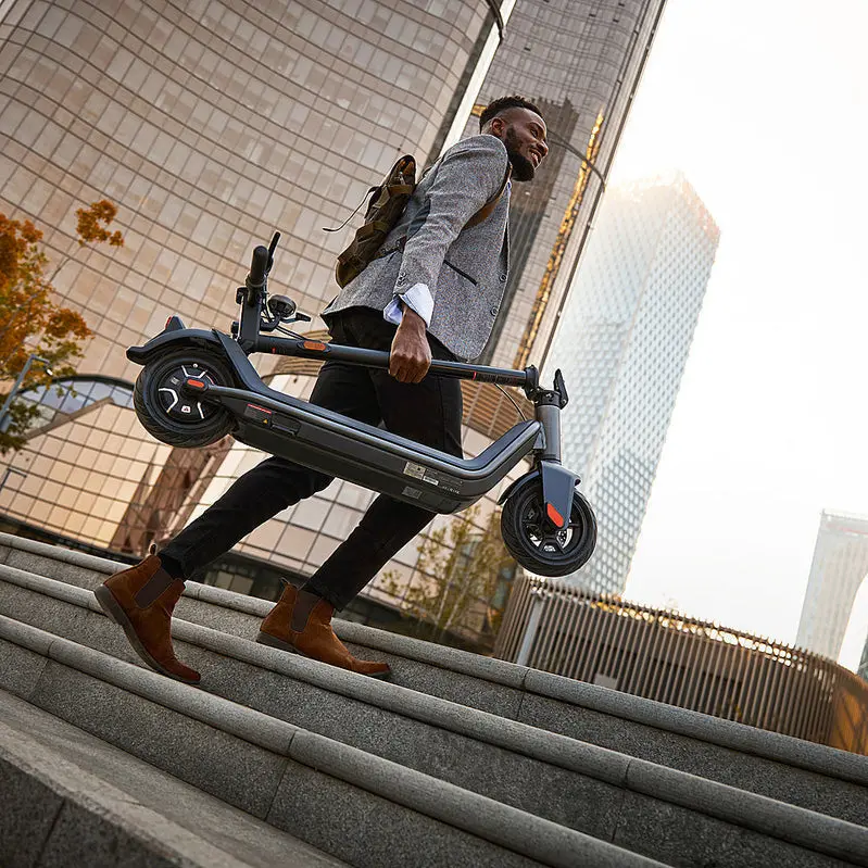 NIU KQi3 Pro Foldable E-Scooter – 31-Mile Range, 20 mph Top Speed, Lightweight Aluminum Frame, Matte Black