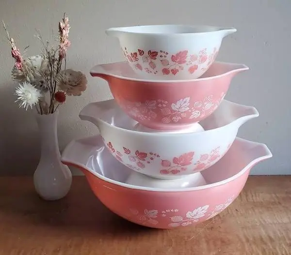 ParkwoodTreasures Vintage Pyrex Cinderella Mixing Bowls – Pink Gooseberry Pattern Set