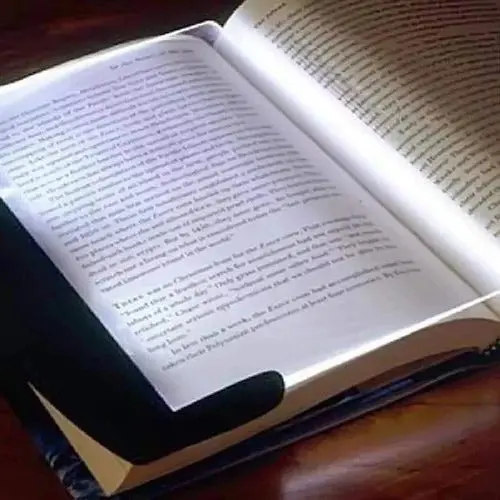 Portable USB-C Reading Lamp – Adjustable, Foldable Light for Books and Workspaces