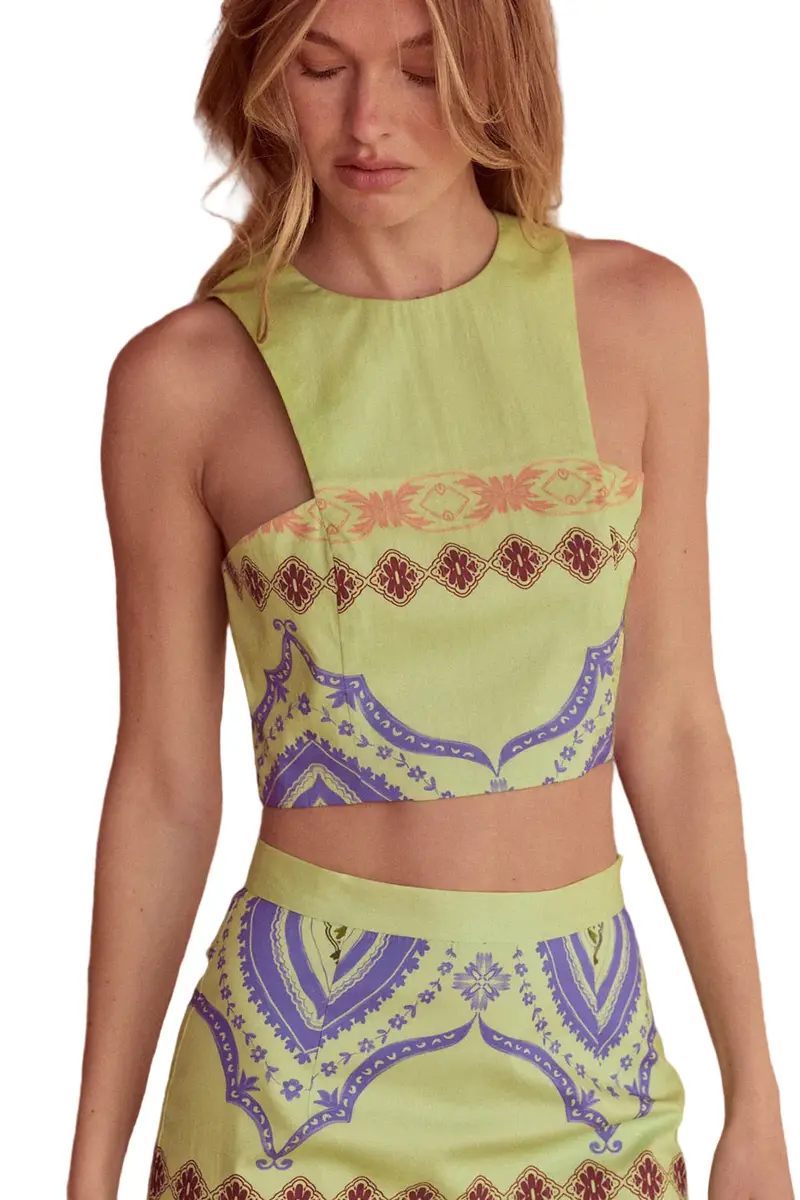 Rainbow-Print Cropped Tee – Vibrant, Color-Blocked Casual Top for Warm-Weather Styling 3
