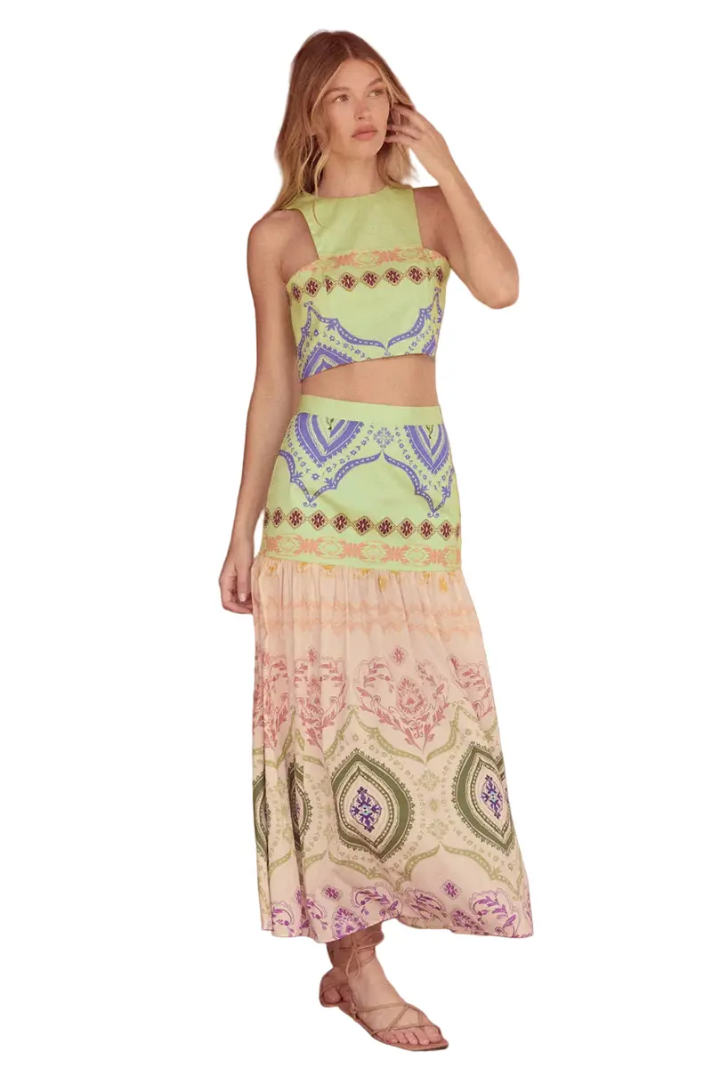 Rainbow-Print Cropped Tee – Vibrant, Color-Blocked Casual Top for Warm-Weather Styling