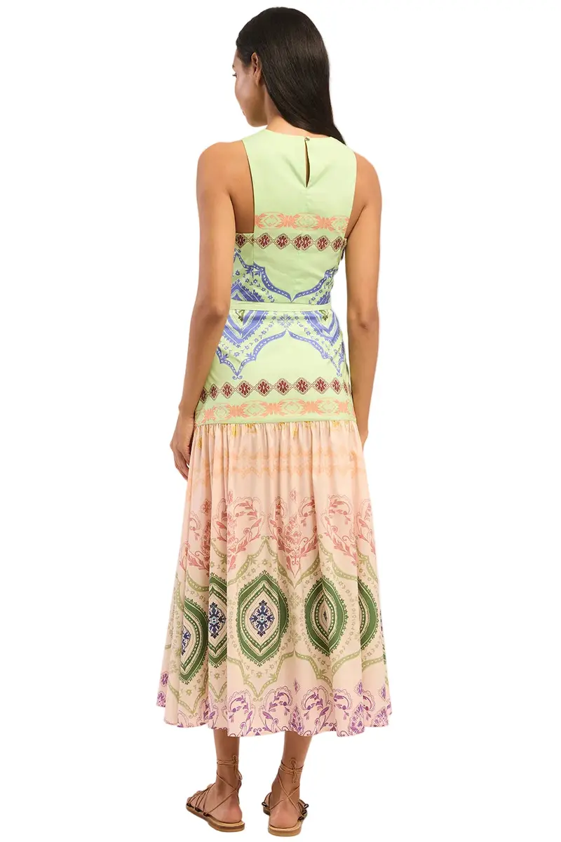 Rainbow-Print Cropped Tee – Vibrant, Color-Blocked Casual Top for Warm-Weather Styling