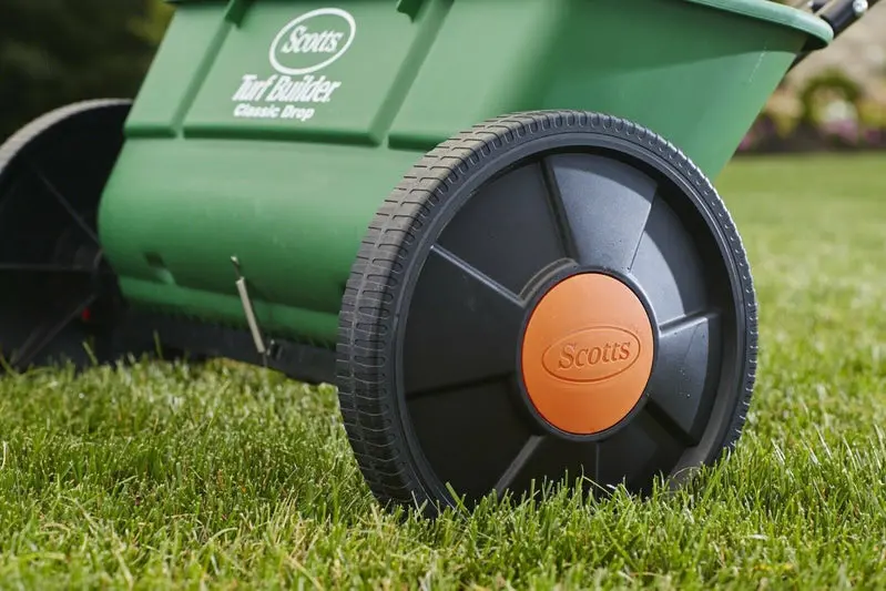Scotts Classic Drop Spreader – Heavy-Duty Steel Construction, Easy-Calibration Dial