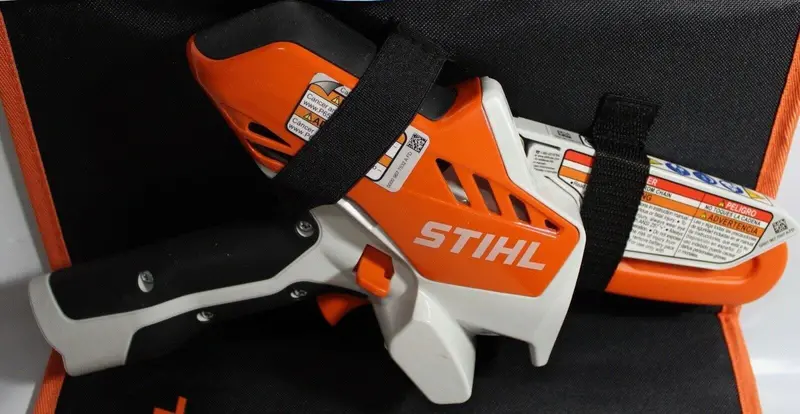 STIHL GTA 26 Cordless Pruning Chainsaw – Includes Battery, Charger & Carrying Case
