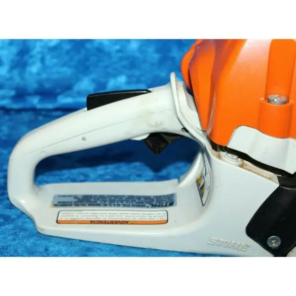 STIHL MS 271 Farm Boss Chainsaw – 50.2 cc, 2.6 kW Professional-Grade Gas-Powered Saw