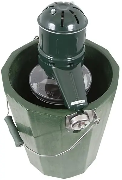 Traditional 6-Quart Electric Ice Cream Maker – Old-Fashioned Churn Style with Motorized Agitator