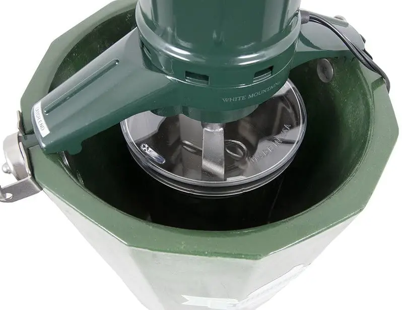 Traditional 6-Quart Electric Ice Cream Maker – Old-Fashioned Churn Style with Motorized Agitator