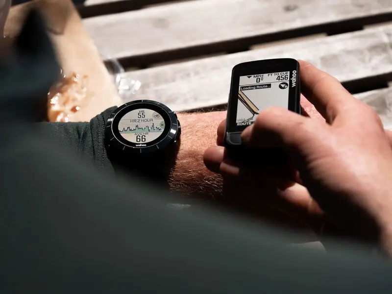 V2 GPS Bike Computer – Black Cycling Tracker with Navigation, Ride Metrics & Smartphone Sync