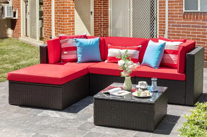 Vongrasig 5-Piece All-Weather Patio Sectional – PE Rattan Sofa with Ottoman, Glass Table & Beige Cushions